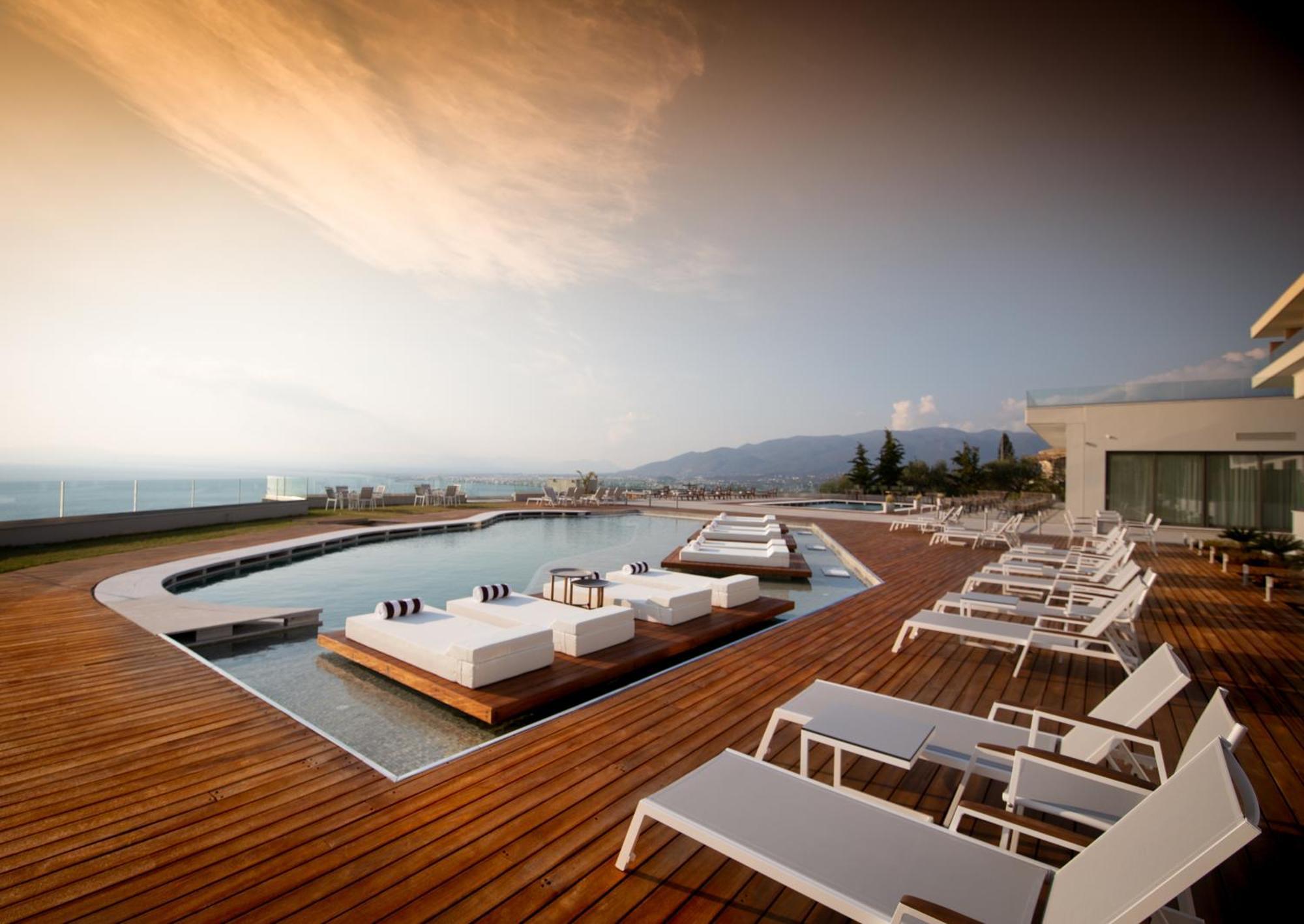 Messinian Icon Hotel & Suites Каламата Екстериор снимка
